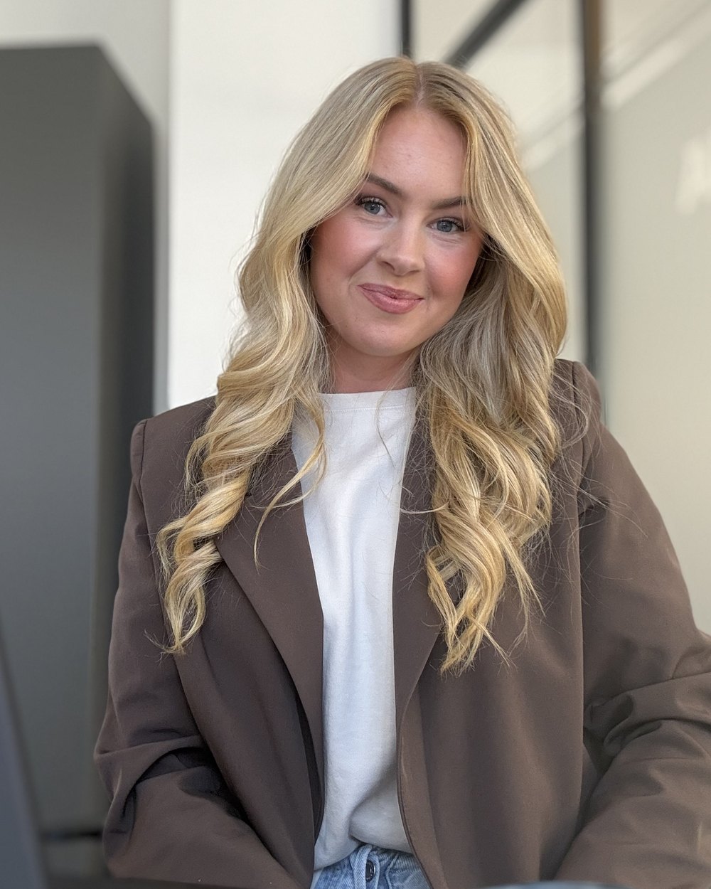 Nicola Redicker am Schreibtisch