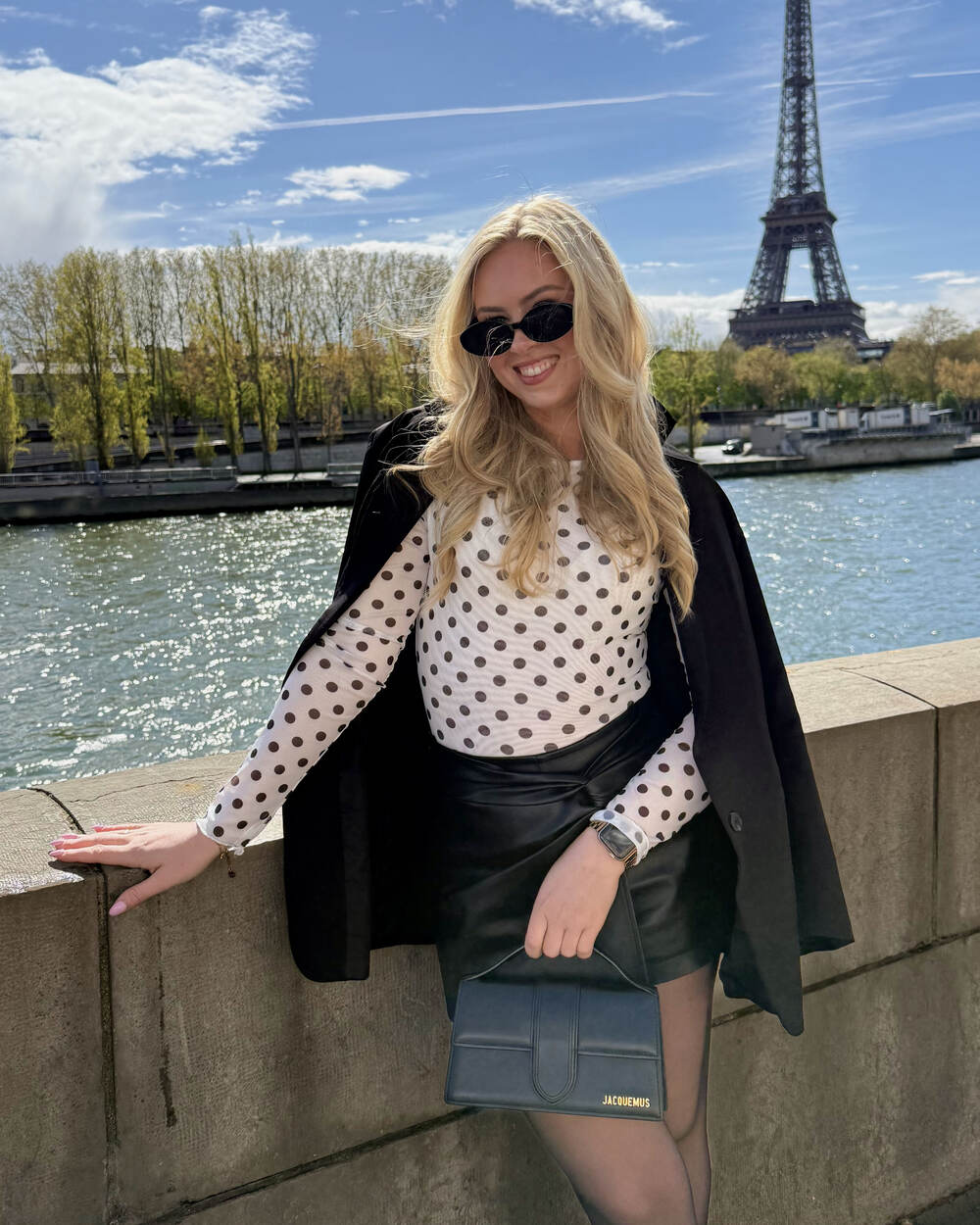 Nicola in Paris vor dem Eiffelturm